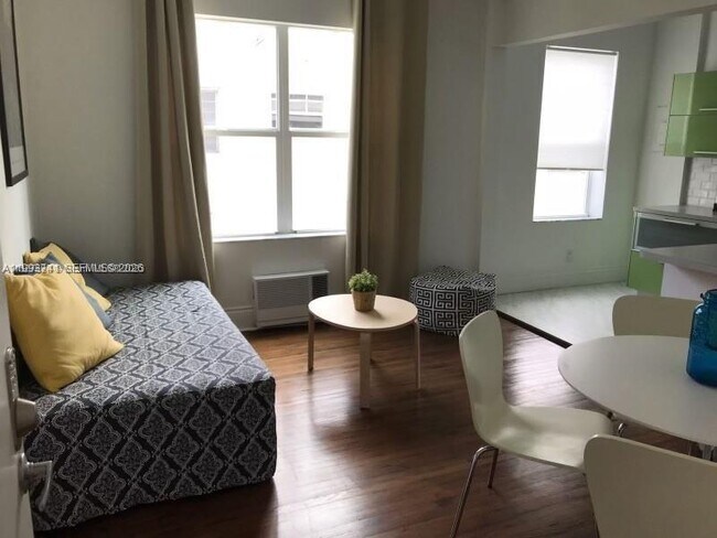 Building Photo - 1618 Michigan Ave