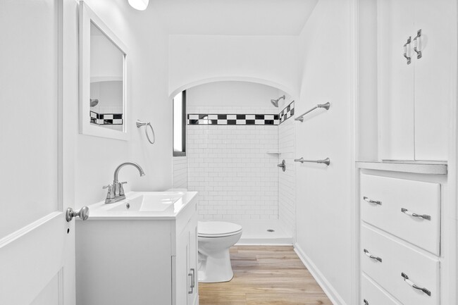 Building Photo - 2964 W Jefferson Ave