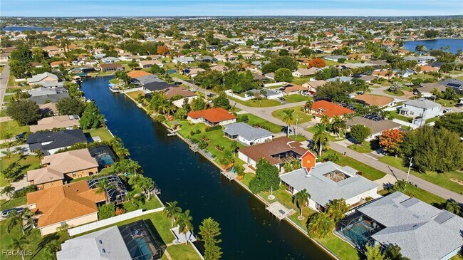 Building Photo - 1012 SE 5th Terrace