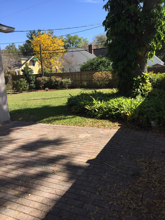 Building Photo - 612 Stetson St