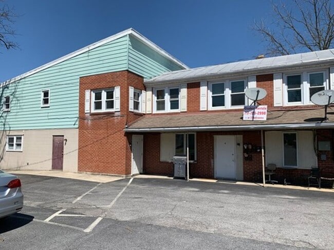 Primary Photo - 211 N Queen St
