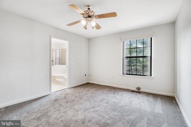 Building Photo - 3964 Rosebay Ct
