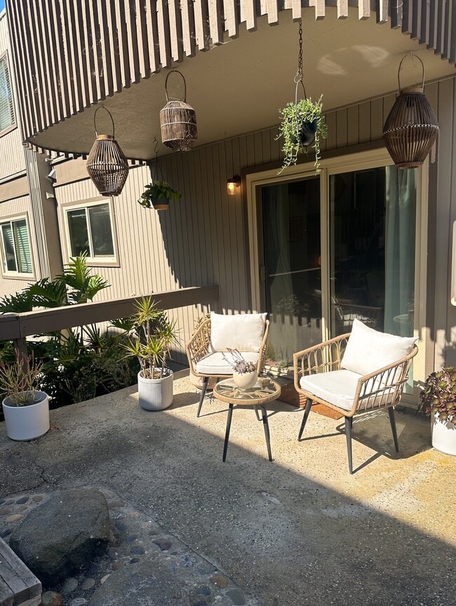 Building Photo - 155 Rosebay Dr