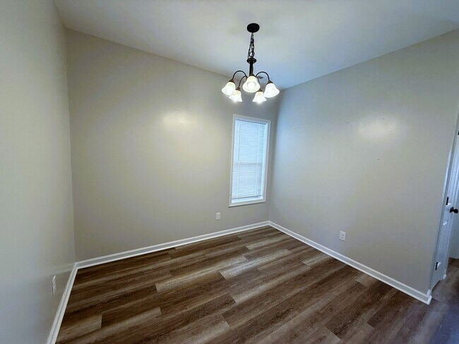 Building Photo - 308 E Franck St