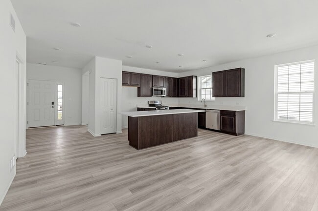 Building Photo - 11067 Thomas St