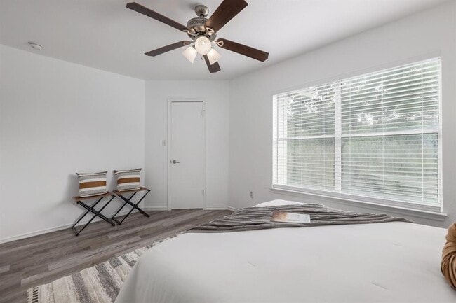 Building Photo - 10732 Marshitahs Way