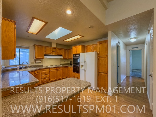 Building Photo - Fantastic Over 55 Community! Amenities! 2 bedroom