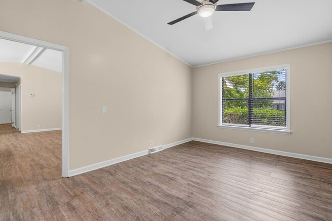 Building Photo - 118 Hope Ln