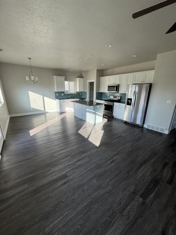 Building Photo - 259 E 1500 N St