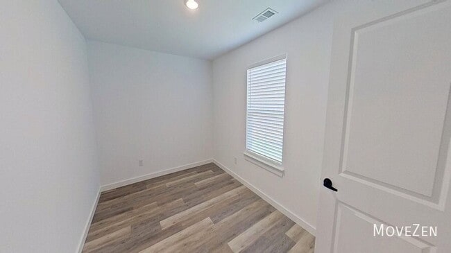 Building Photo - 277 Vanderbilt Rd