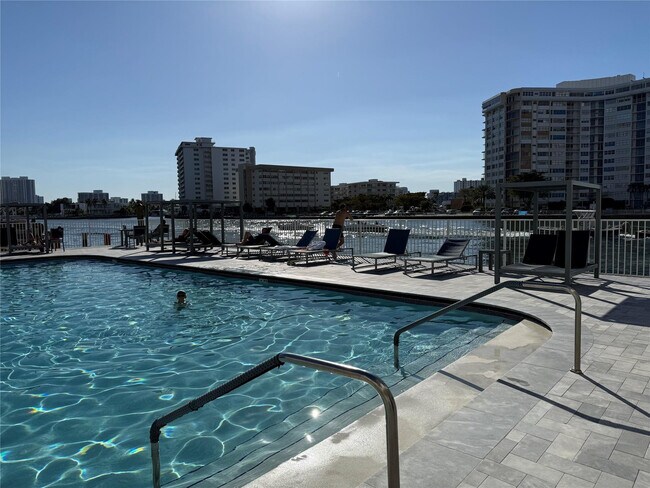 Building Photo - 1849 S Ocean Dr