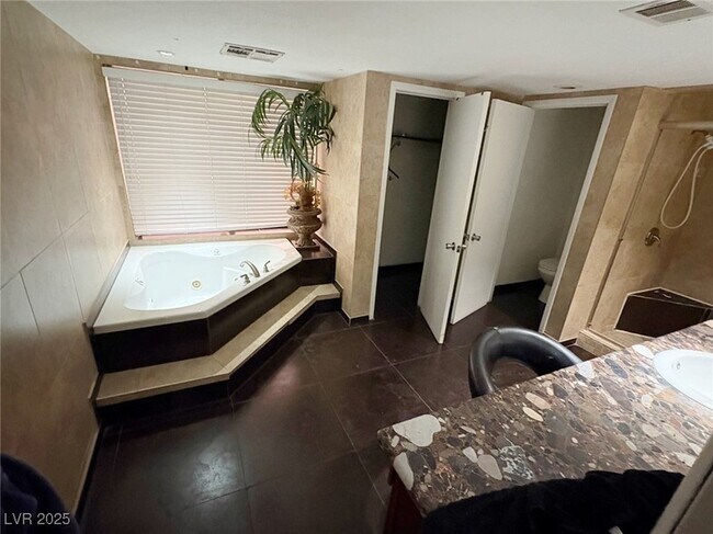 Building Photo - 3167 El Cedro Cir
