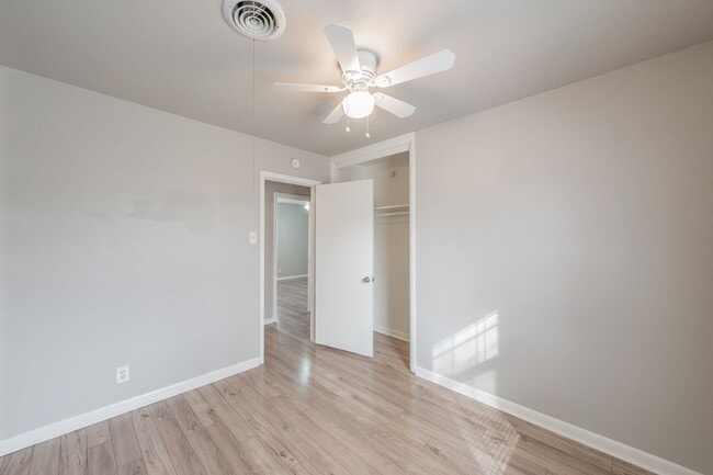Building Photo - 3 Bedroom, 1.5 Bathroom in West Worth Village