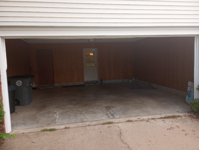 Building Photo - 103 Live Oak Dr