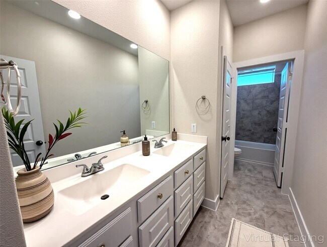 Building Photo - 2519 Dovetail Elm Dr