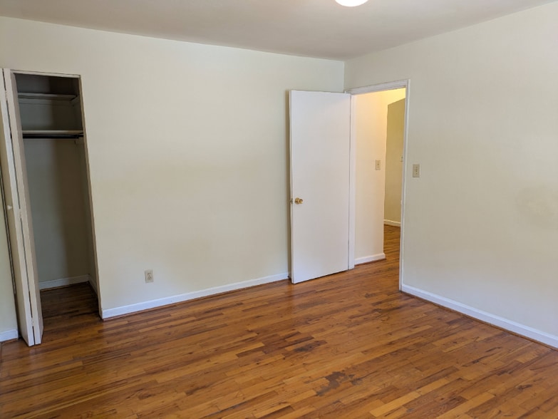 Building Photo - 5928 Belmont Ave