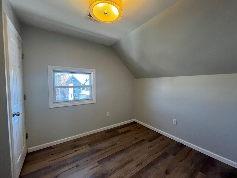 Building Photo - 223 Cator Ave