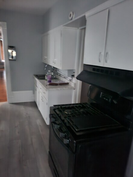 Building Photo - 238 N Lockwood Ave