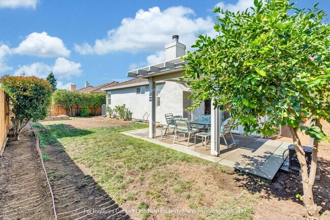 Building Photo - 3 bdrm 2 bth, East Lincoln large backyard
