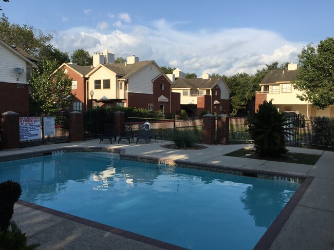 Community pool - 1103 Dulles Ave