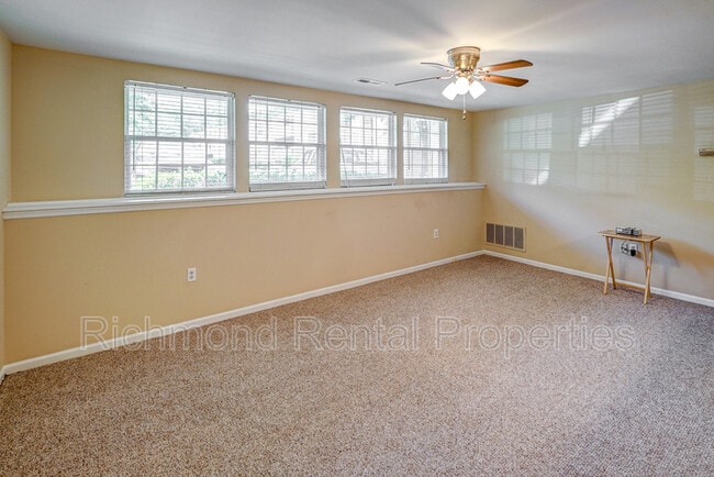 Building Photo - 7600 Roscommon Ct