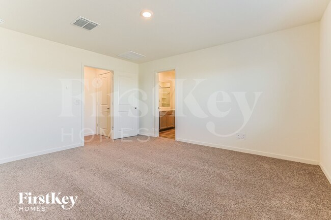 Building Photo - 1024 W 20th St