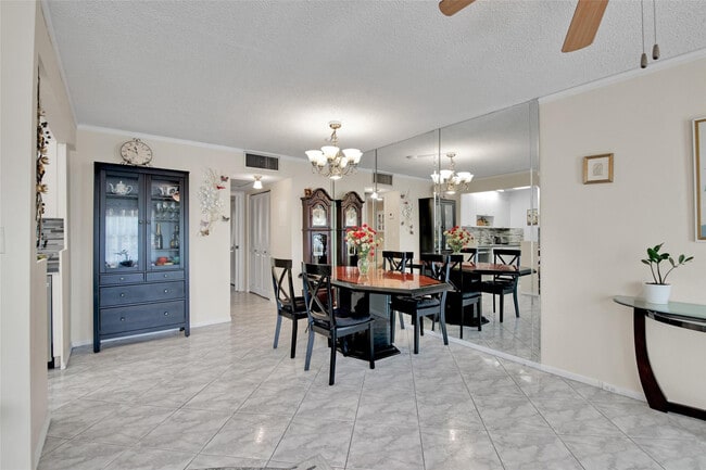 Building Photo - 4302 Martinique Cir