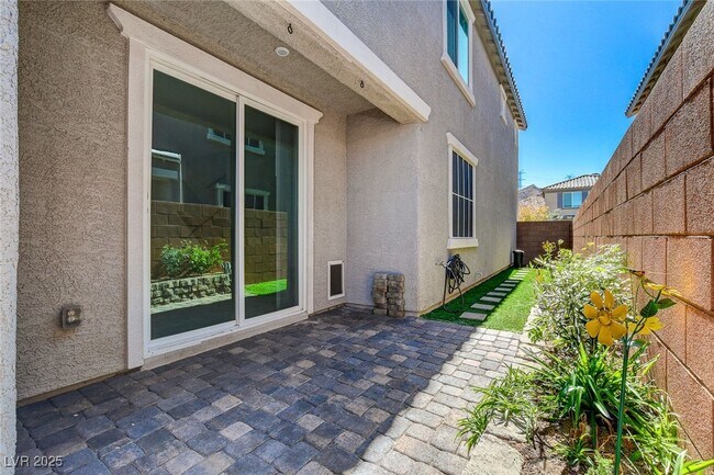 Building Photo - 1360 Cerulean Ave