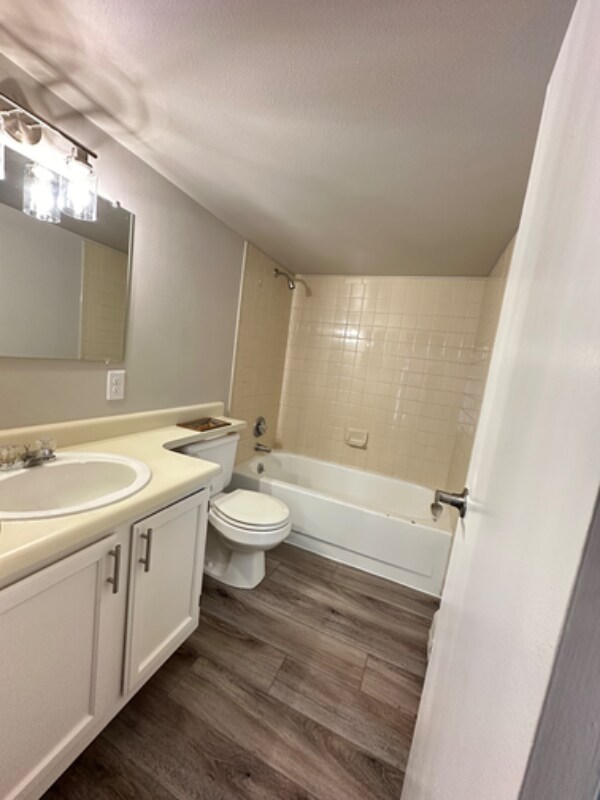 Building Photo - 132 6th St