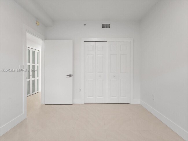 Building Photo - 6420 NW 114th Ave