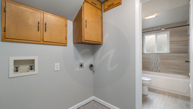 Building Photo - Great Home in Colorado Springs with 2 Car Garage