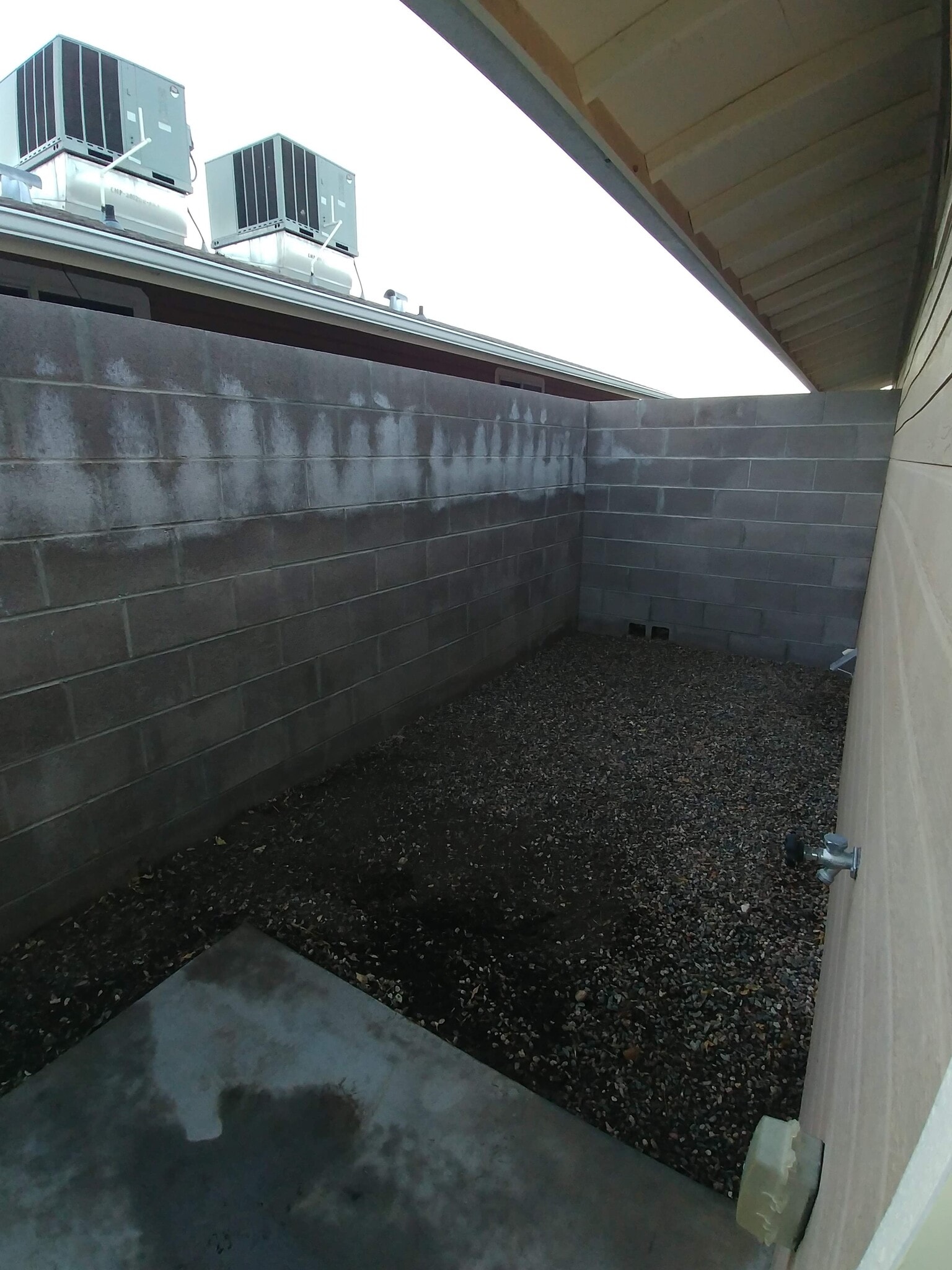 Building Photo - 89 E Cliff House Dr