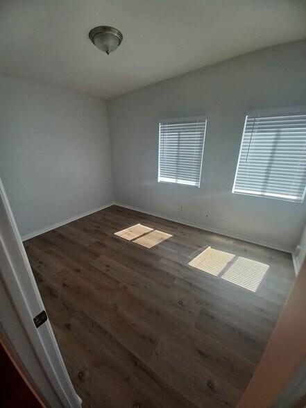 Building Photo - 751 Jewell Dr