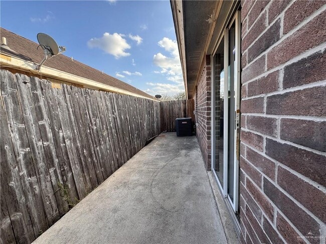 Building Photo - 28 W Sarah Evans St