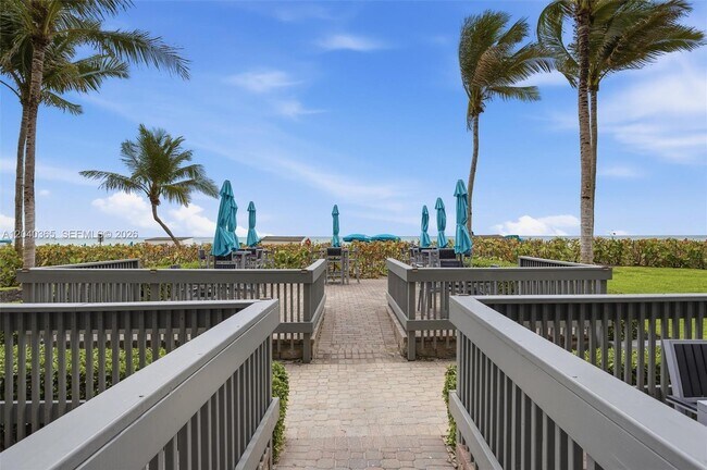 Building Photo - 16500 Collins Ave