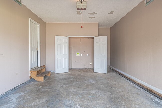 Building Photo - Coming Soon,  Close to Post!
