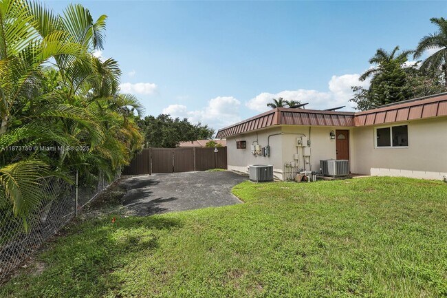 Building Photo - 20 W Tropical Way