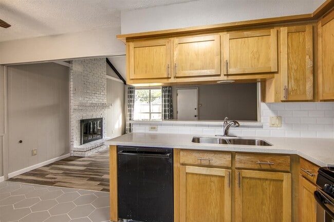 Building Photo - 4305 Fairway St