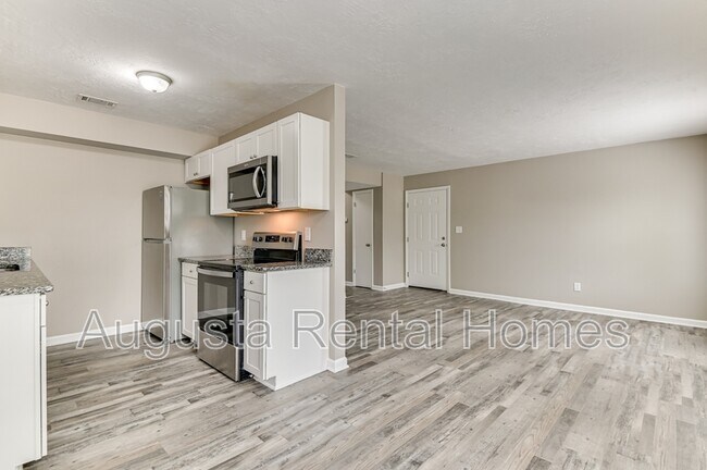 Building Photo - 152 Conifer Dr