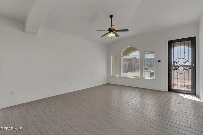 Building Photo - 2420 Tierra Delmonte Dr