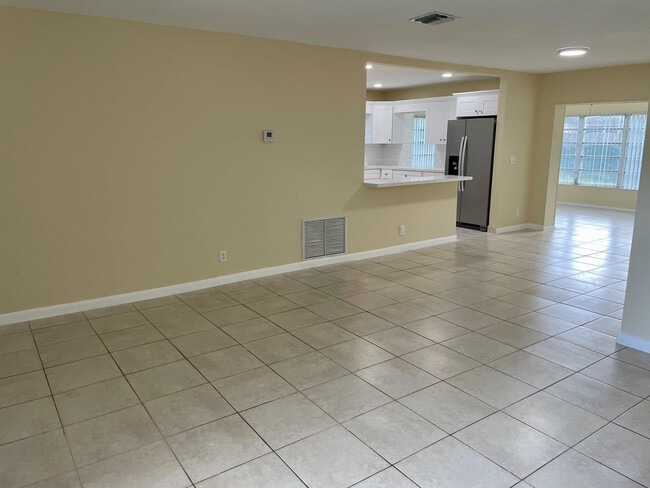 Building Photo - 1160 SW 69th Ave