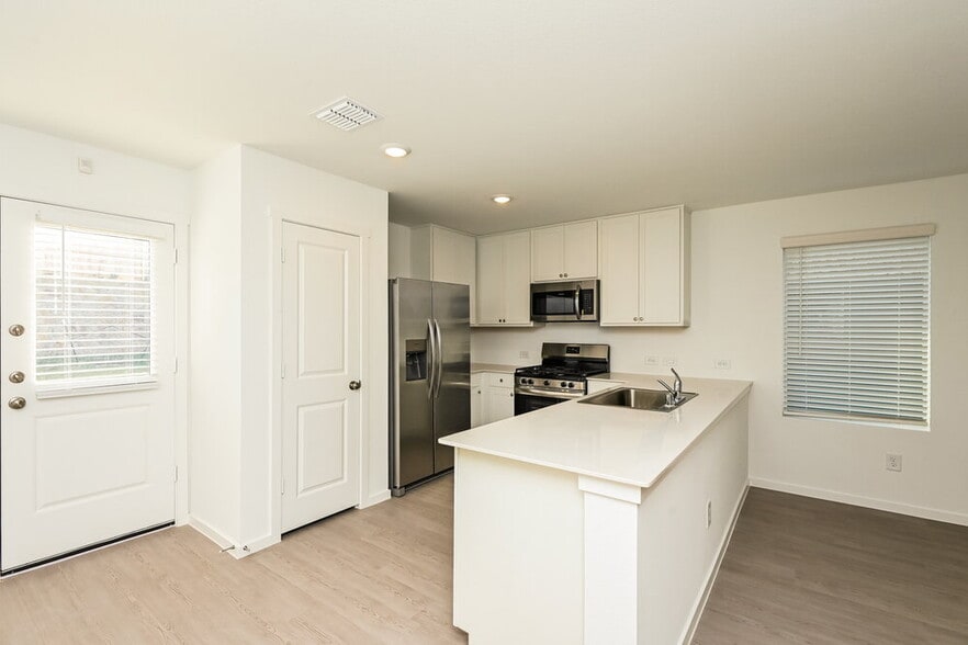 Building Photo - 2217 La Vis Ln