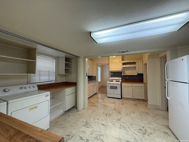 Building Photo - 901 Ripley Ave