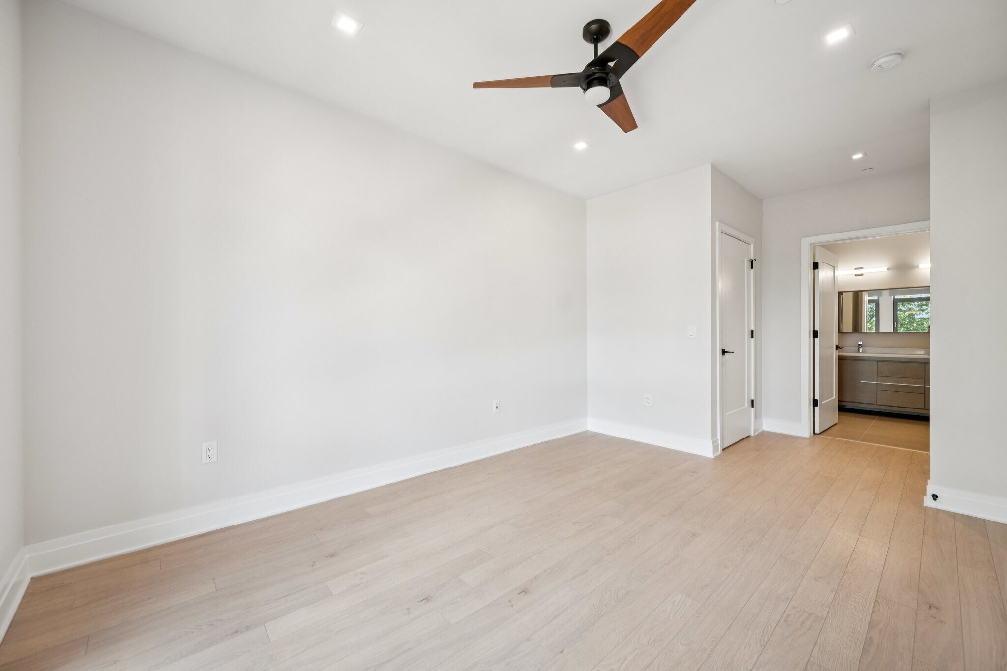 Building Photo - 900 11th St SE