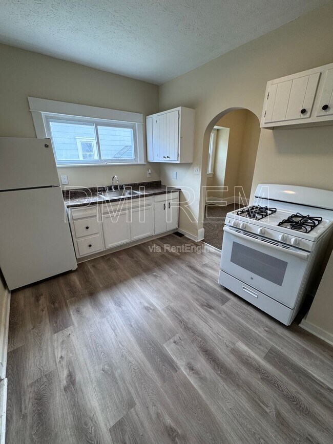 Building Photo - 1855 Flint Ave