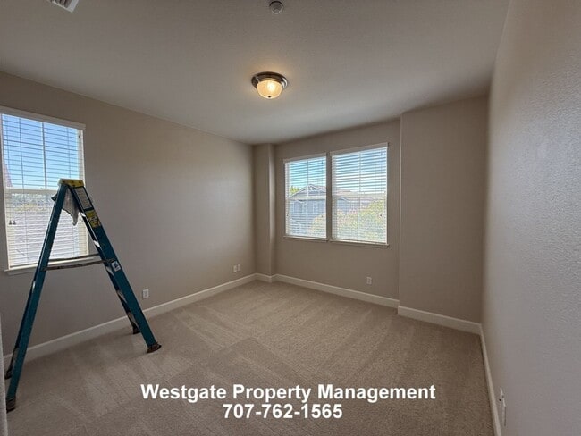 Building Photo - 1708 Southridge Dr