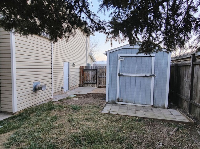 Building Photo - Updated 4 Bd 3 Ba Home in Sandy