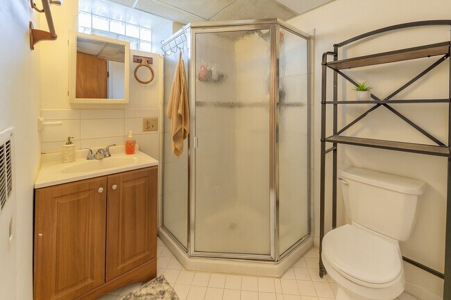 Building Photo - 604 Primos Ave