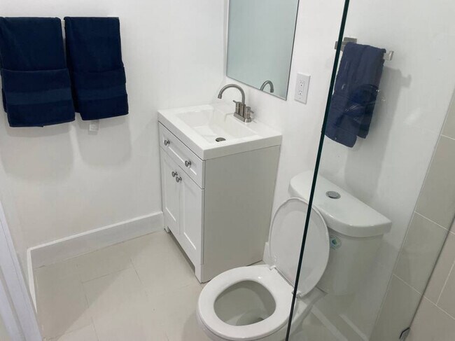 Building Photo - 2802 SW 21st St