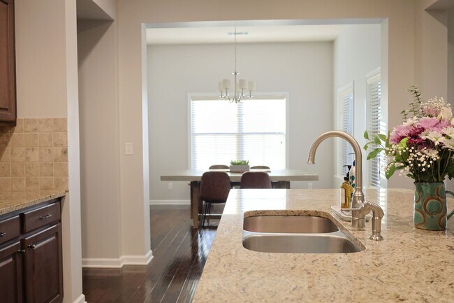 Building Photo - Deer Creek - 4BR/ 2 story/ 2500+SQFT